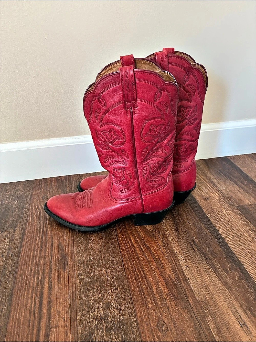Ariat Red Embroidered Western Boots US 8